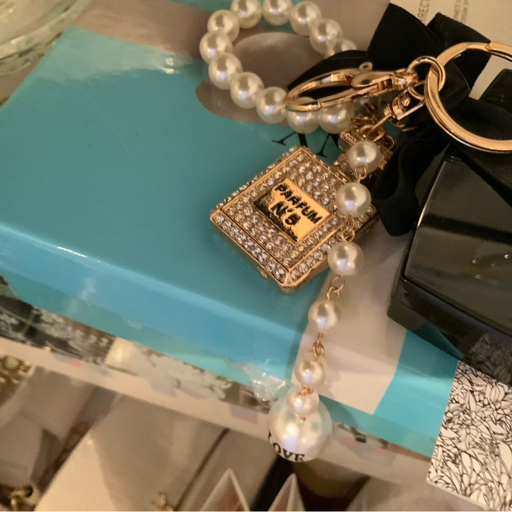 Pearl & Gold Tone 'Parfum No.5' Keychain Card Holder Charm